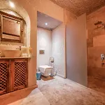 Zeus Cave 4*